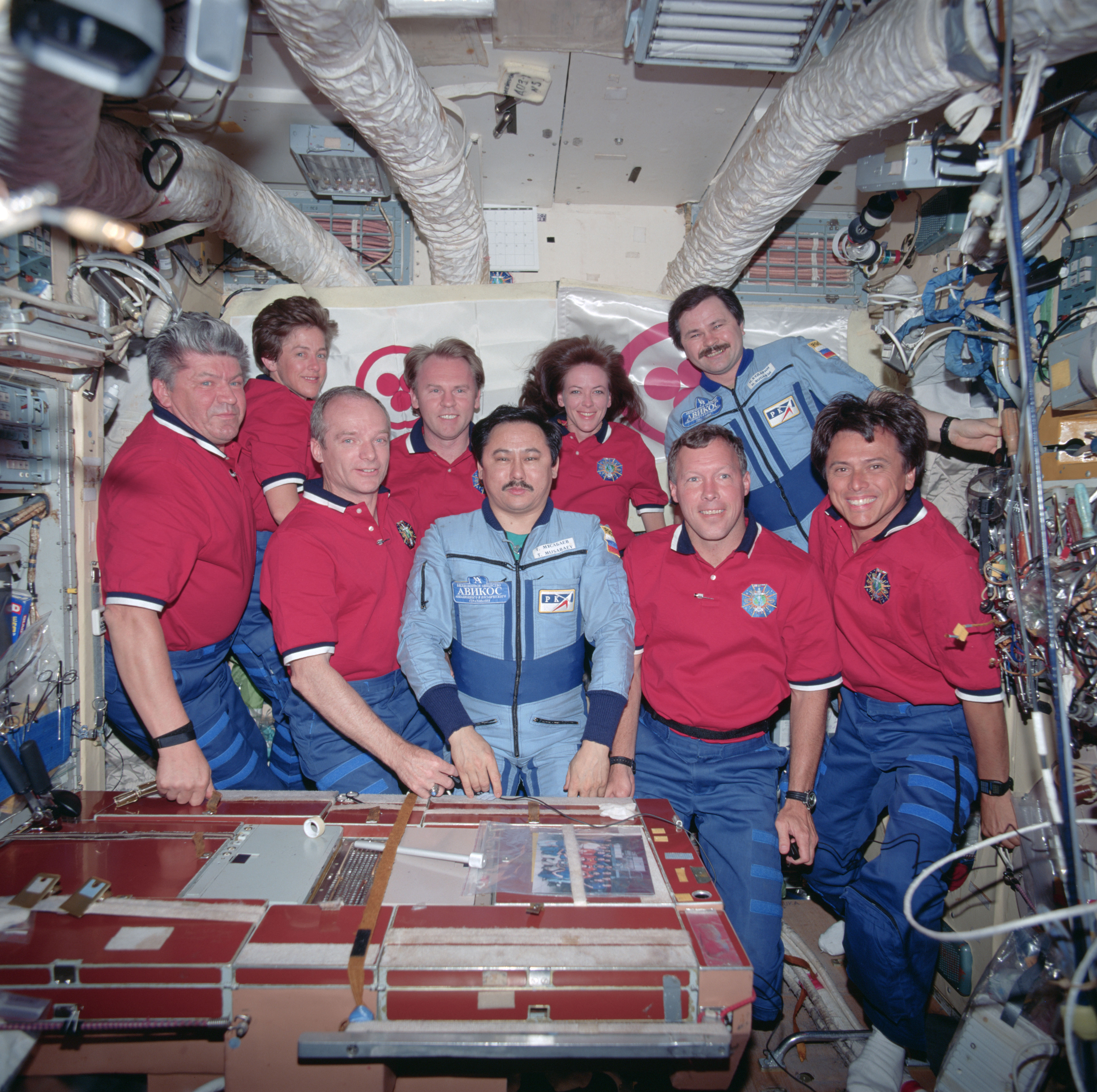Chang-Díaz, with the STS-91 and Mir 25 crews