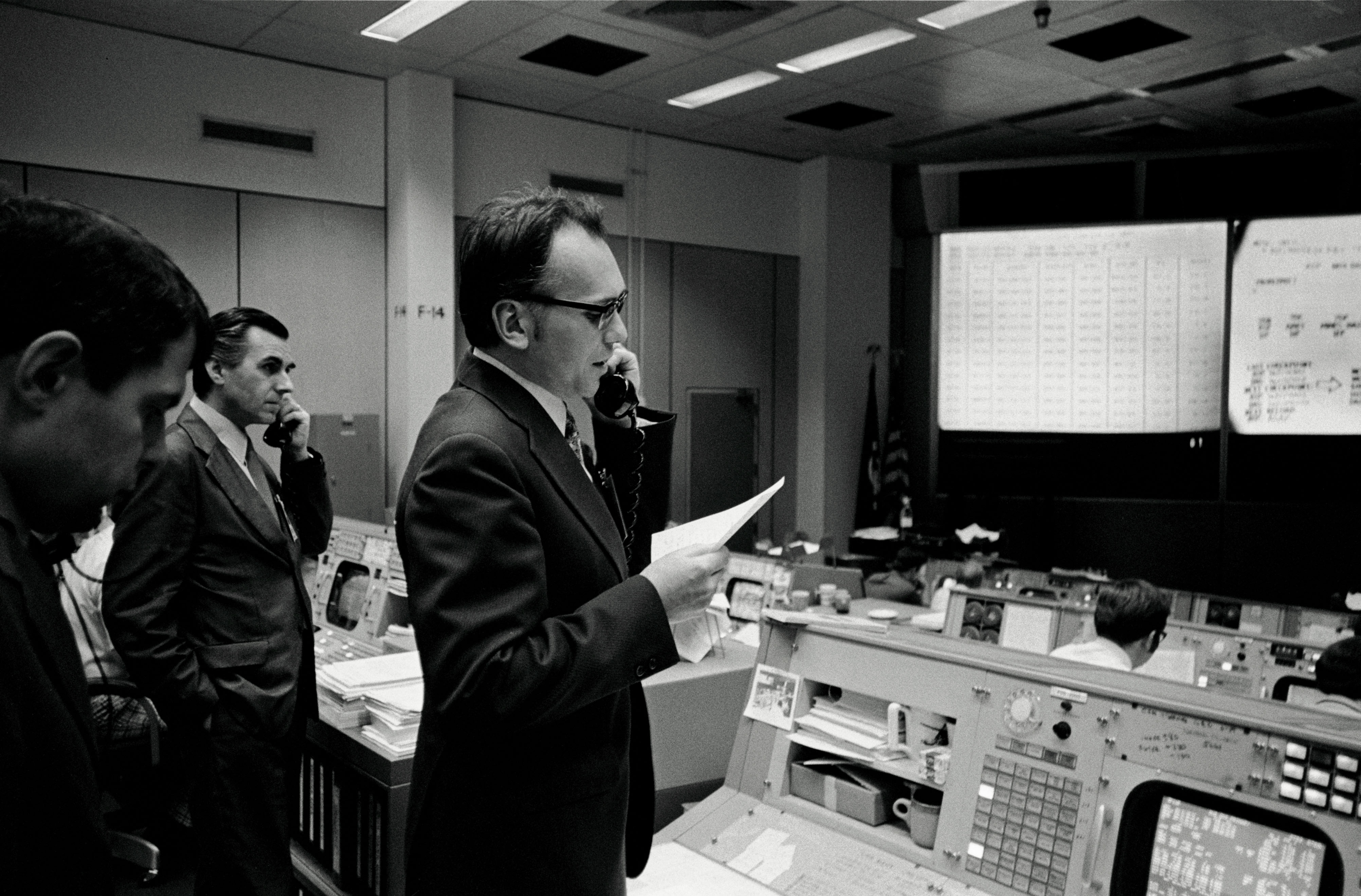 In the Mission Control Center at NASA’s Johnson Space Center in Houston, Professor Luboš Kohoutek talks with the Skylab 4 crew