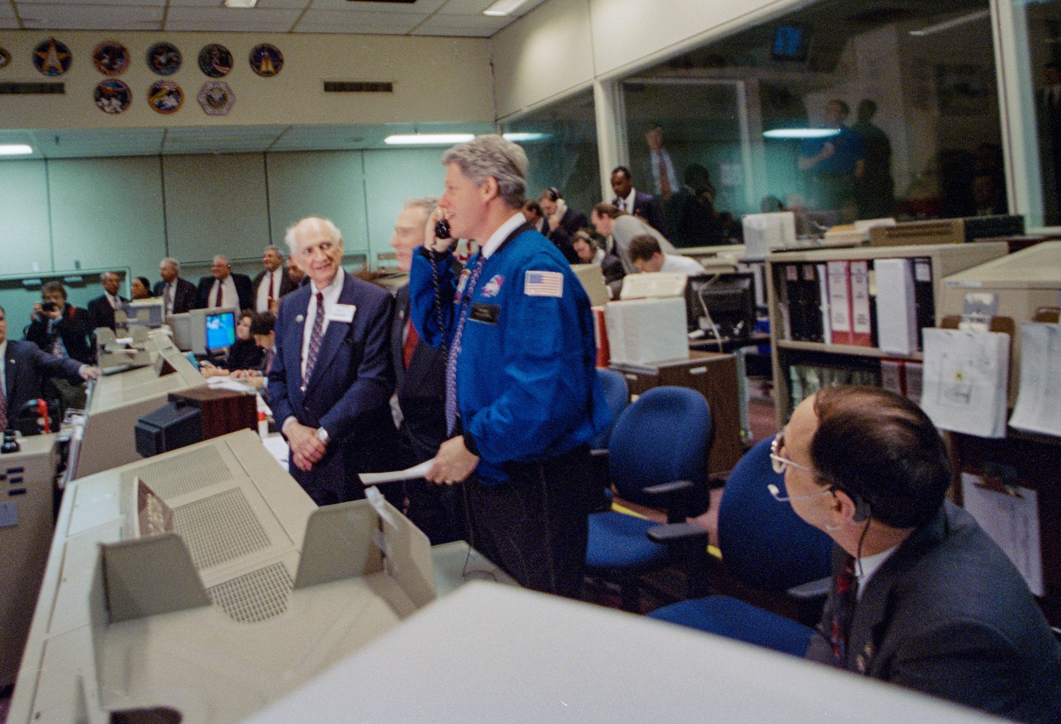 In the Mission Control Center, President William J. “Bill” Clinton chats with the STS-60 crew during his visit to NASA’s Johnson Space Center