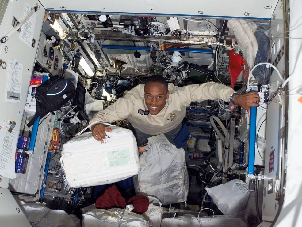 bhm_drew_sts-118_transferring_human_research_samples