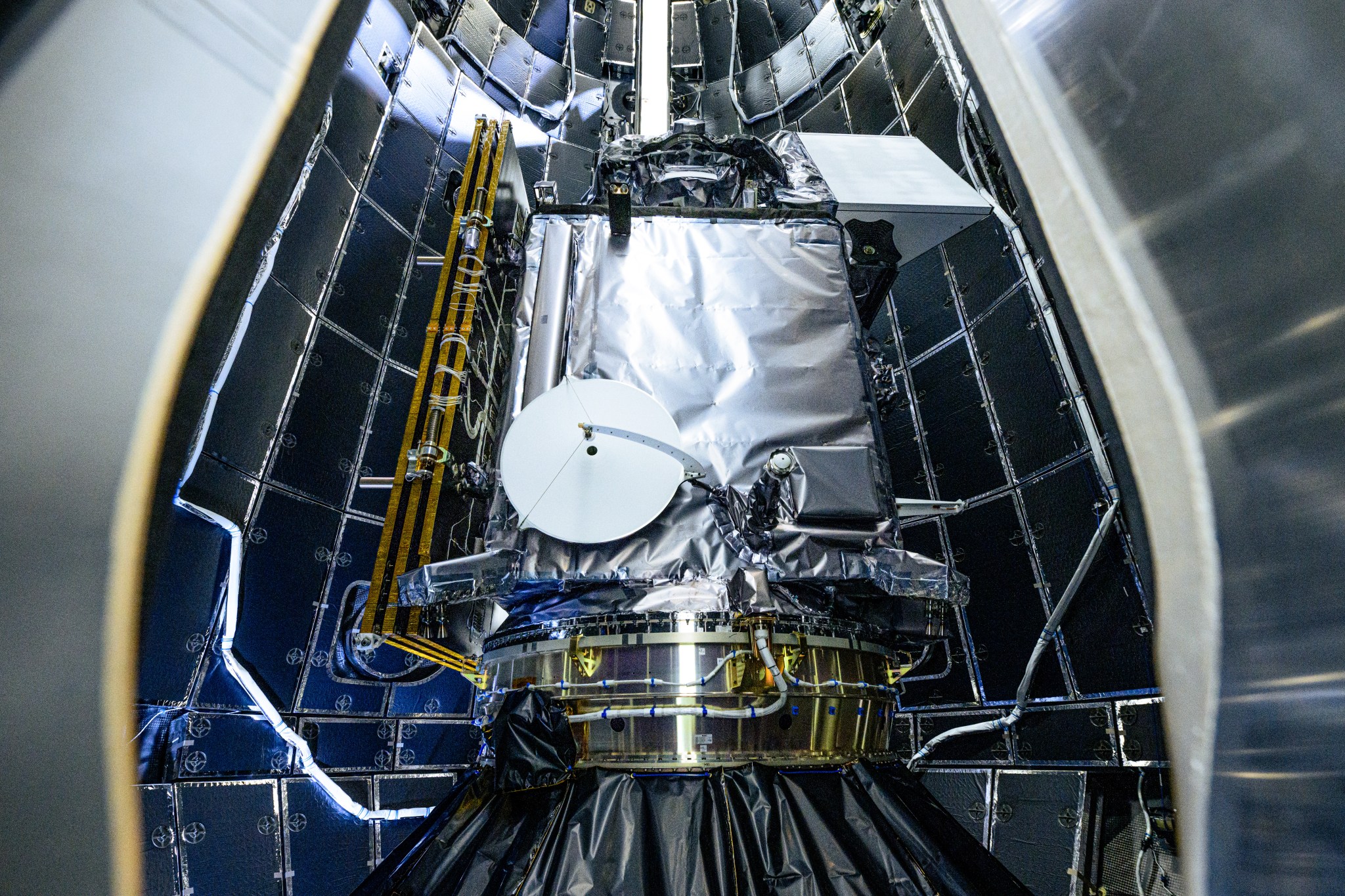 NASA and SpaceX technicians safely encapsulate NASA’s PACE (Plankton, Aerosol, Cloud, ocean Ecosystem) spacecraft in SpaceX’s Falcon 9 payload fairings on Tuesday, Jan. 30, 2024.