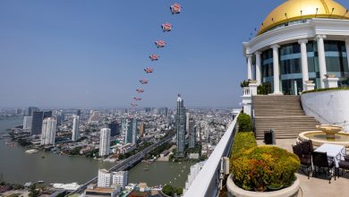 Lebua-Bangkok-Hosts-Thailands-First-Ever-Wingsuit-Flight-F9n7oH.jpg